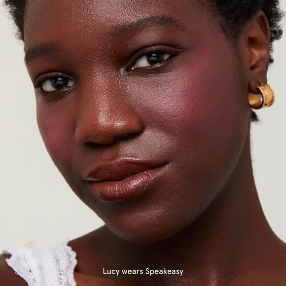 SOSHE Beauty - Blurring Pillow Blush | Featherlight, Cushiony + REFILL! - Picture 5 of 8